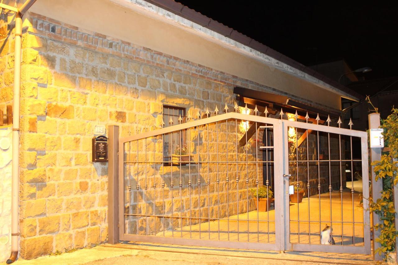 Castel Lagopesole Cielo Stellato Bed & Breakfast エクステリア 写真
